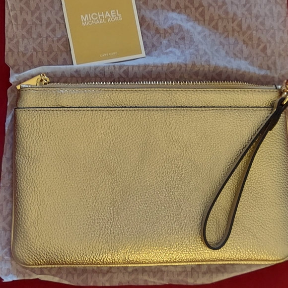 Michael Kors Clutch / Wristlet in Pale Gold leather measurements W 10 1/4 6 1/2 - Picture 3 of 4